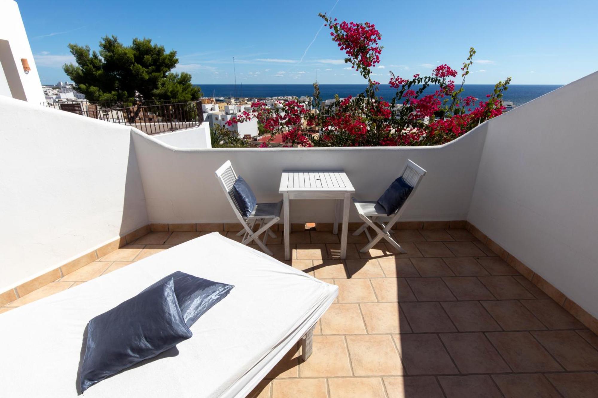 Buenavista & Suites Santa Eularia des Riu Exterior foto